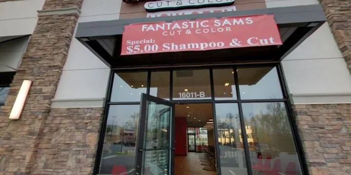 https://cdn.salonspotlight.com/photos/GZ80uSDe8GizeeavSvVM/5d671610-2c3e-400a-905f-b0373bb2217f_720x720