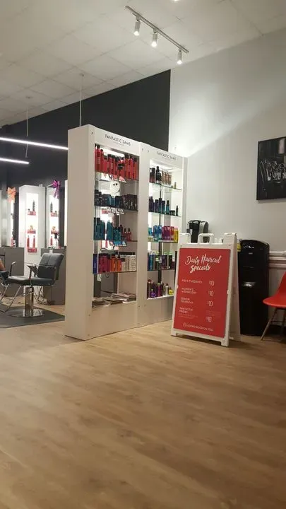 https://cdn.salonspotlight.com/photos/GZ80uSDe8GizeeavSvVM/8507c299-1a2a-4518-ad3e-51e602167718_720x720