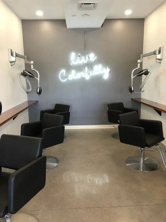 https://cdn.salonspotlight.com/photos/GdEOlbJ15UeLpmZfQ3rH/1718899f-9ad2-488d-b9eb-56f635b700c3_720x720