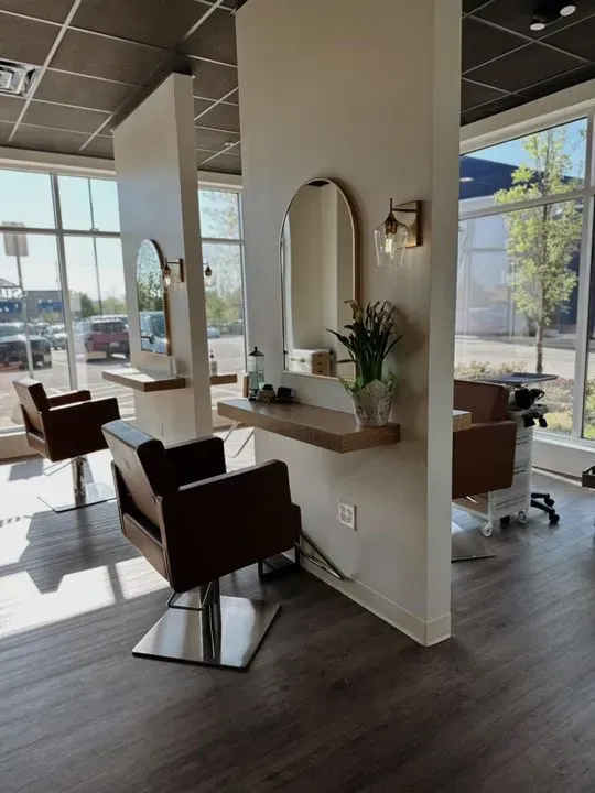 https://cdn.salonspotlight.com/photos/GdEOlbJ15UeLpmZfQ3rH/5636ec4b-33cf-4a79-b164-0b806ce9eeaa_720x720