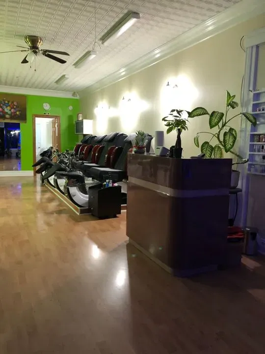 https://cdn.salonspotlight.com/photos/GduCre7sdoC427guciSm/d745361d-d9f8-4050-b93e-c8f19dc3e059_720x720