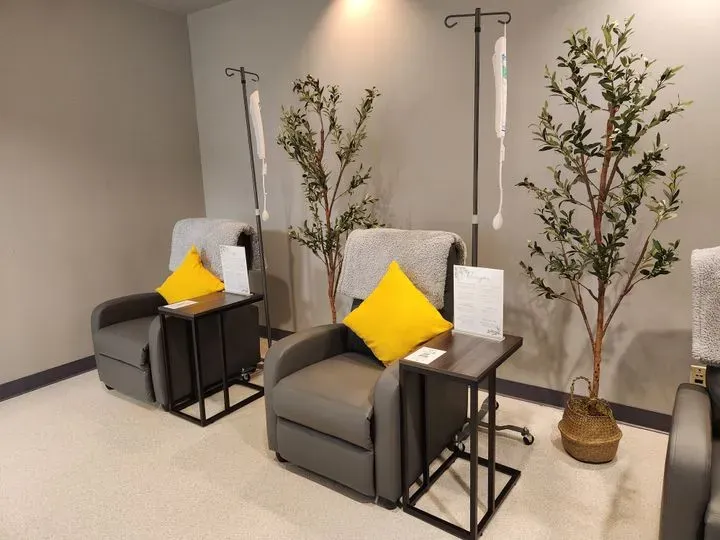 https://cdn.salonspotlight.com/photos/GeBDBtV1HIDY1WsDEkU0/25db022c-dced-44f2-af35-f65e9a77f242_720x720
