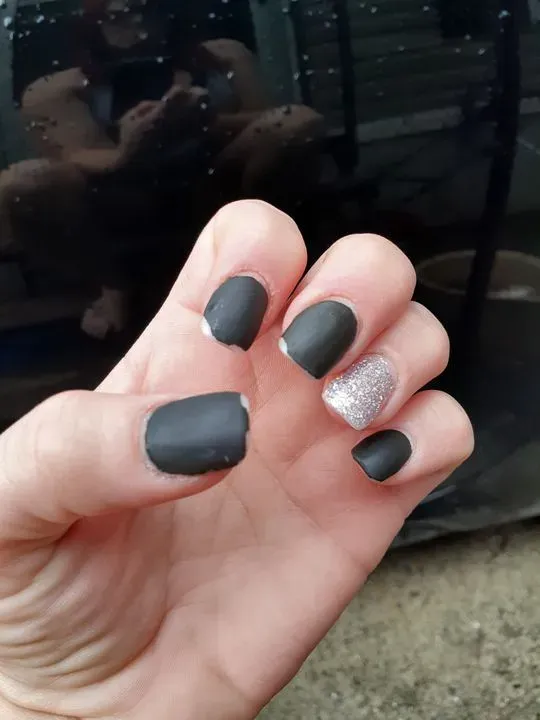 https://cdn.salonspotlight.com/photos/GeHvAND9zWR4tWXddBsM/da22fe3a-76de-4196-9f1a-c7198d86cfb0_720x720