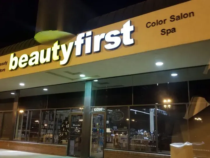 https://cdn.salonspotlight.com/photos/Gg2POITj1V4EnBwvWJBd/9aba9d01-1417-440d-9835-03919761c7ee_720x720
