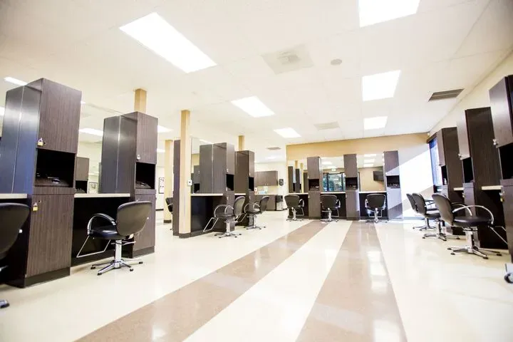 https://cdn.salonspotlight.com/photos/GgKwg6UY8UElgZsmSoBX/0da9153f-c3e9-42e8-a366-439a52e55d0a_720x720