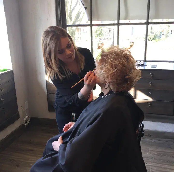 https://cdn.salonspotlight.com/photos/GgPNxIV5TMZdfwaVGgrv/f7d37e6c-867c-4870-b382-32233af67d22_720x720