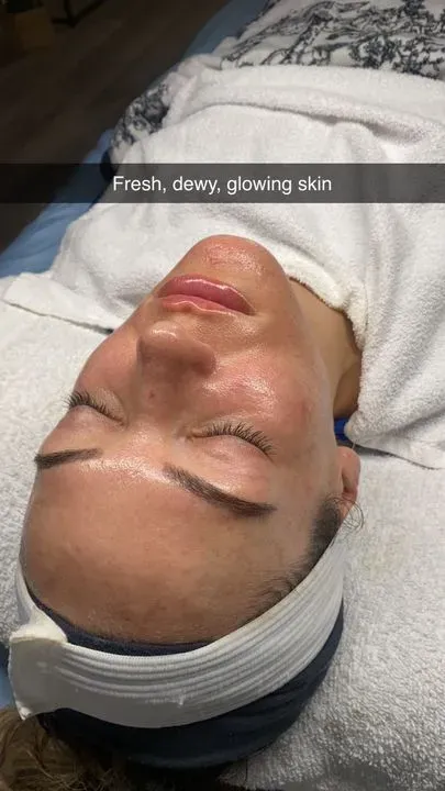 https://cdn.salonspotlight.com/photos/GhSRD5HQnUFUt5xLE4XY/06d8a697-c023-48a4-8093-f0ab64aeb3fa_720x720