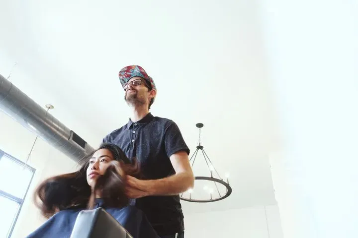 https://cdn.salonspotlight.com/photos/Gj80eDwwJ5PG0TsiApi4/7e96f3fb-5783-43c4-b8de-b598a163cb3b_720x720