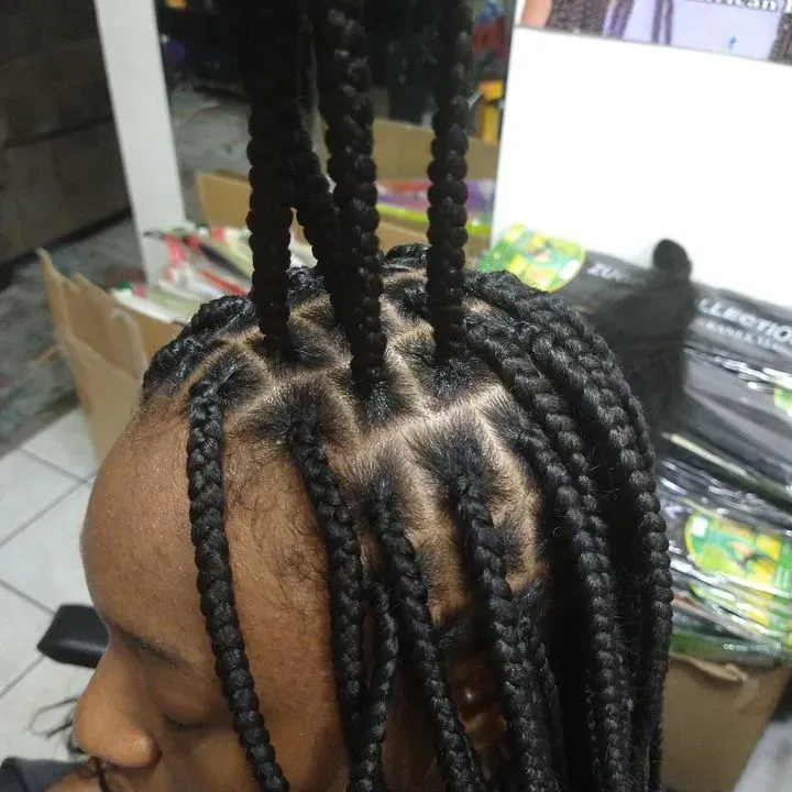 https://cdn.salonspotlight.com/photos/GjVlW22f4K9bjPKRT2hr/2dedbe1c-1954-47bd-9307-d0809c9d03b5_720x720