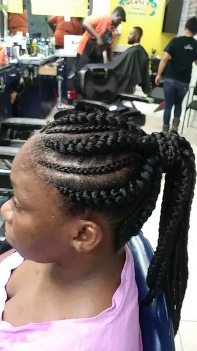 https://cdn.salonspotlight.com/photos/GjVlW22f4K9bjPKRT2hr/90ded78c-90b0-4589-a655-6f2e86dc5af9_720x720