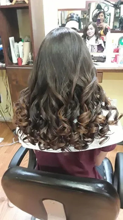 https://cdn.salonspotlight.com/photos/GlbA4L5U0v5wQkNuCrH8/5c4360d6-ac74-455e-8e84-c9bae9c4f0ce_720x720
