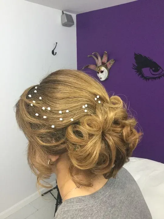 https://cdn.salonspotlight.com/photos/GmDTKYSVVXt0oqnWIHoo/34932357-a23d-4d51-b21d-6c919ceb8812_720x720