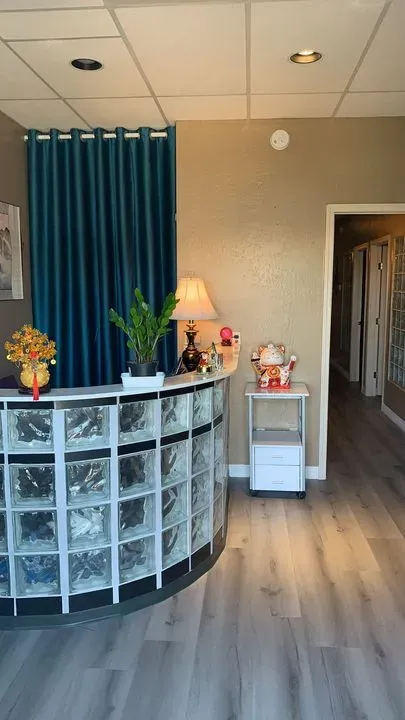 https://cdn.salonspotlight.com/photos/GmJCINMEPJd96u5dHgM2/af4572ad-eb07-44e8-9ff2-f2514c06047d_720x720