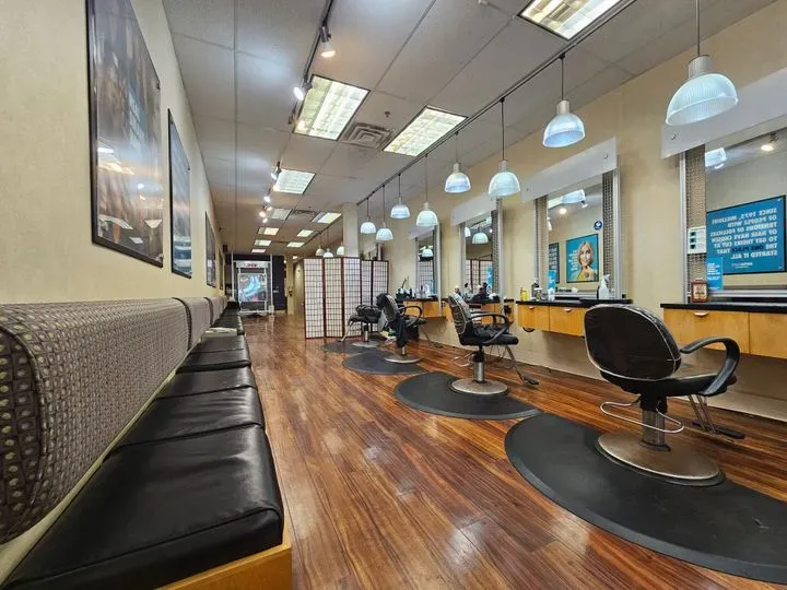 https://cdn.salonspotlight.com/photos/GmNvVTXYOgscBOQ7w8KP/c0025758-b44a-4bc1-9bf2-86bf2121827c_720x720