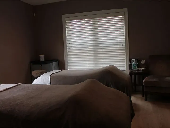 https://cdn.salonspotlight.com/photos/GnjNLsCzndWUGmjWbjHS/b8db375a-5d67-47bf-9478-c8100c91fbbd_720x720