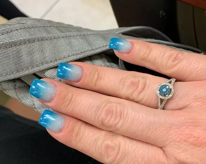 https://cdn.salonspotlight.com/photos/GoLlCRpsMsbcQaomCySN/3ff07cbd-869d-41d8-913c-ca2dd9b260c6_720x720
