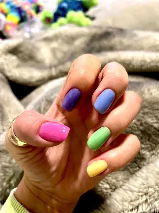 https://cdn.salonspotlight.com/photos/GoLlCRpsMsbcQaomCySN/783dd55b-11be-45ff-9faf-de22d6d1d63c_720x720