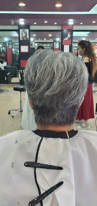 https://cdn.salonspotlight.com/photos/GprOVaXRfFBl5lueWiZR/bfb406c7-ac4d-4892-b1bb-16b8043e5145_720x720