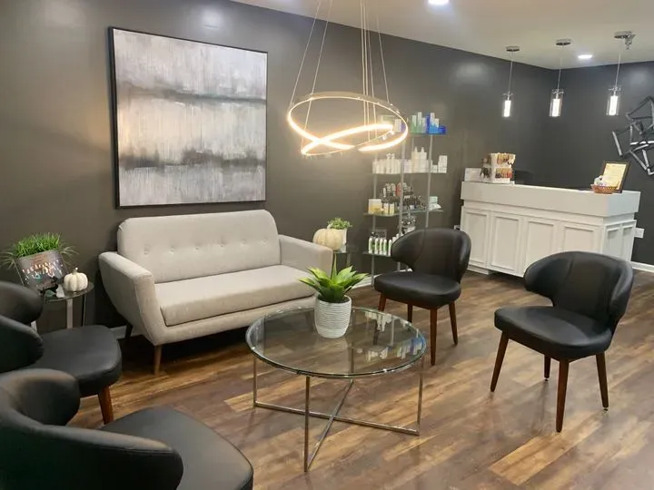 https://cdn.salonspotlight.com/photos/Gqhf6gbNklWiApIdELHt/6dab4ccb-c09c-4322-8448-89b3378d22e4_720x720