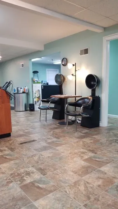 https://cdn.salonspotlight.com/photos/Gqhf6gbNklWiApIdELHt/9ef18baf-bf76-46ef-92b3-7581f9709667_720x720