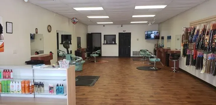 https://cdn.salonspotlight.com/photos/Gqn9IEM4OXAvN9ILA7IN/4ba22e51-8771-48c0-aa23-7f5a93a4bbfc_720x720