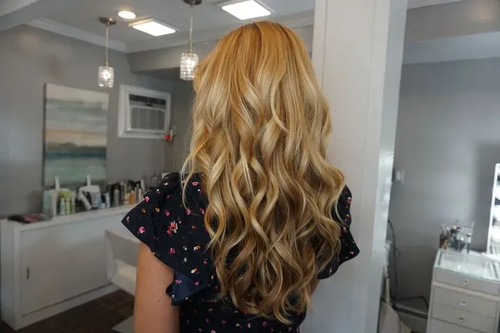 https://cdn.salonspotlight.com/photos/GquKaEUIcro2sPZ9VPCS/91e4f61d-77e0-4ae4-9f67-8cc355b2fd4b_720x720