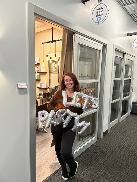 https://cdn.salonspotlight.com/photos/GrIwpqlDuyI8yLkGTueU/397c6f45-c432-404b-9140-ad179c6c663a_720x720