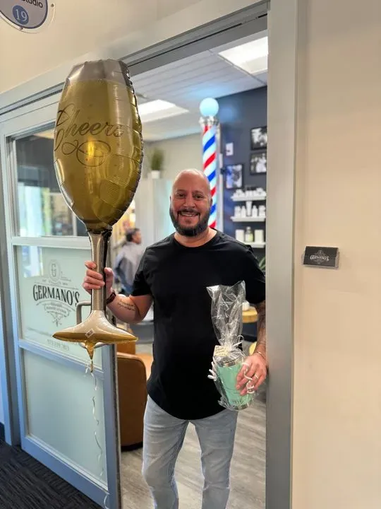https://cdn.salonspotlight.com/photos/GrIwpqlDuyI8yLkGTueU/e6f195df-e994-4d6a-939c-e03b4bfdc43f_720x720