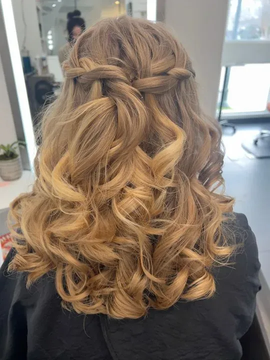 https://cdn.salonspotlight.com/photos/GrjuiYLYArFoVWvRJiIV/84a9a2da-2267-4ded-8841-c04c6abb0e53_720x720