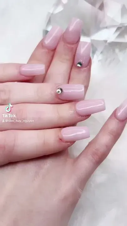 https://cdn.salonspotlight.com/photos/Gso3mRmAPYqlAJmW3nKZ/43b9f0a5-0353-4ce1-b917-9b6c771ef0c7_720x720