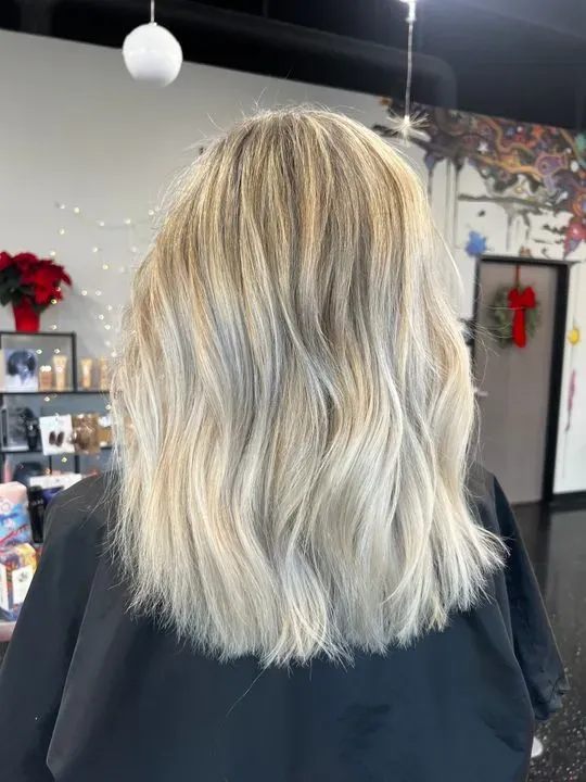 https://cdn.salonspotlight.com/photos/Gt4Co0rkeM3wewzvSwWJ/500702c7-9d8a-4134-9e2d-bdc60b4064a9_720x720
