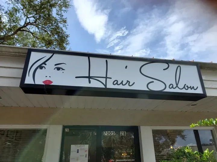 https://cdn.salonspotlight.com/photos/Gx14BgNluXyY9kZSQWzM/20da21ab-f52b-4a1a-a58f-18a9590b7a33_720x720