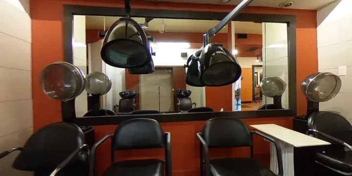 https://cdn.salonspotlight.com/photos/GxZl0eNmTNoFf2XRrOx9/b561546c-08c1-4769-bcb0-c0356b2be613_720x720
