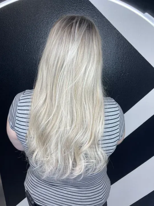 https://cdn.salonspotlight.com/photos/GyQ4yCDAXE8MNtxdQnRV/5fdd2839-5884-432c-b309-aeaa44ff4edd_720x720