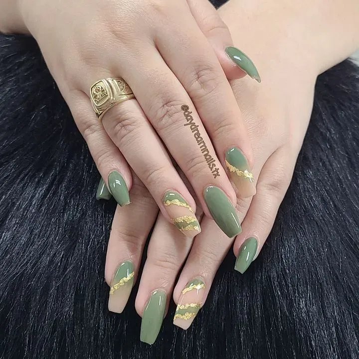 https://cdn.salonspotlight.com/photos/Gz0jn1B3dkTtgN0G9nfm/3e77a1b7-9180-4d66-9f8e-e634ca173c41_720x720