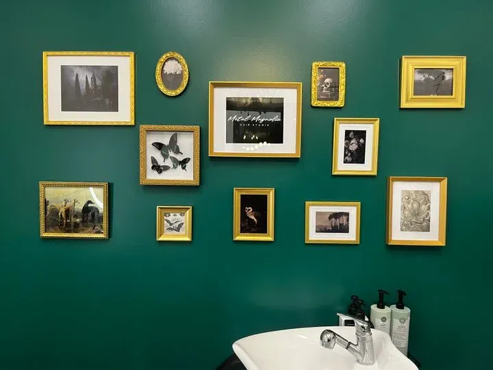 https://cdn.salonspotlight.com/photos/H0VLHWN0GE27ikeHeqZZ/42c7f1df-b0fa-4c04-804e-745d8acba9f7_720x720