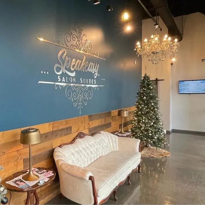https://cdn.salonspotlight.com/photos/H13rwXDmqc3I6vgReKVR/6ef9dcfd-b47f-4bc8-921b-33720dd2d0eb_720x720