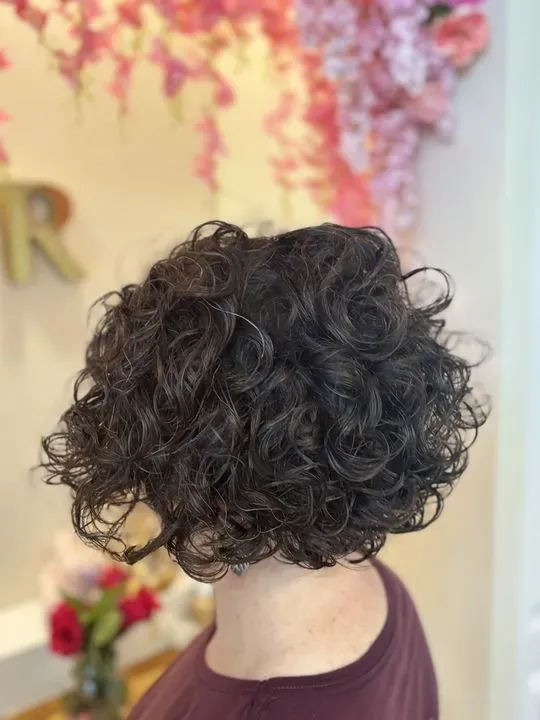 https://cdn.salonspotlight.com/photos/H1k3H5xgDqYI1zMh5tsT/f23f0440-1e73-46b9-acc7-afe1f7834c83_720x720