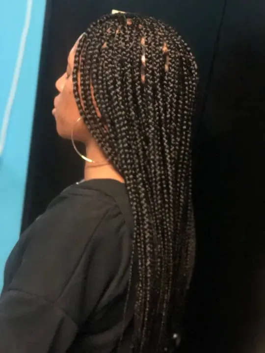 https://cdn.salonspotlight.com/photos/H2BBRksh3dkaGK38wJlF/d1059055-cdf0-48c2-a53d-14603d377fdb_720x720