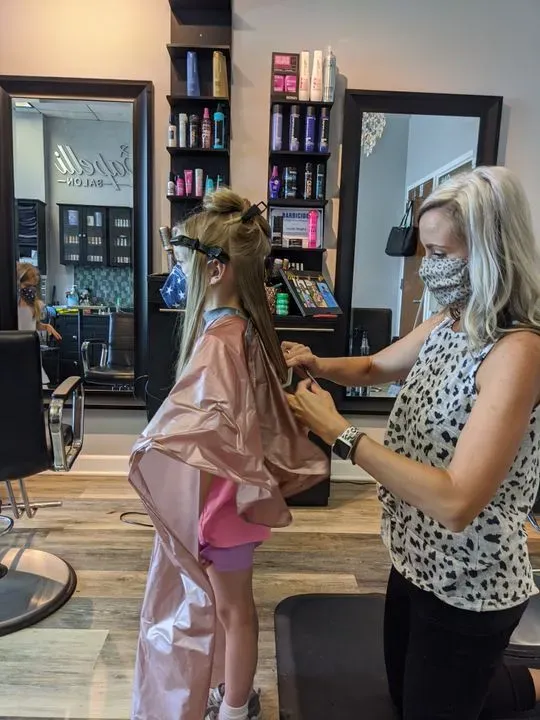 https://cdn.salonspotlight.com/photos/H5cOodF519xztwQOxMUI/1a9e7fff-5ce1-44cc-b2eb-55bea2bd07ad_720x720
