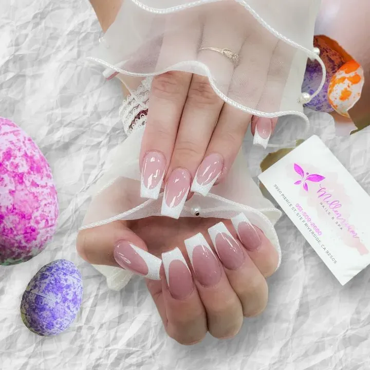 https://cdn.salonspotlight.com/photos/H62AlZYw6G83bKAFHz1P/b0211c1c-3e22-4d60-b43b-36f9c628939c_720x720
