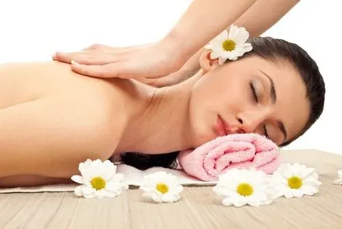 https://cdn.salonspotlight.com/photos/H65ebNmaIoKLk1csAle2/75adc261-5a41-42e2-9c0e-fcf65f30ba00_720x720