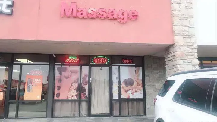 https://cdn.salonspotlight.com/photos/H65ebNmaIoKLk1csAle2/9201ac66-3c0a-42ea-84af-0d34ea158235_720x720