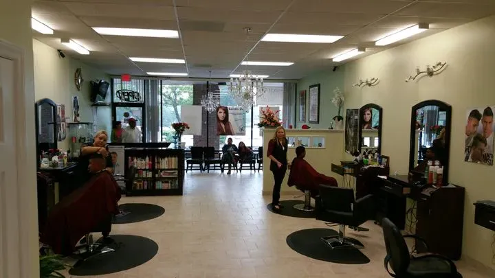 https://cdn.salonspotlight.com/photos/H6LvigRFkDuynlQvEYFL/07cd1ceb-127d-4080-9cd0-f5a98f5c78c6_720x720