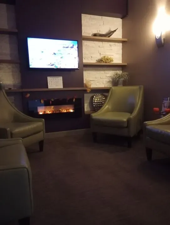 https://cdn.salonspotlight.com/photos/H6WQp6Jrx2OTBlb34jJa/259f2d29-f7e7-417d-b34e-b8e2cc20a3b0_720x720