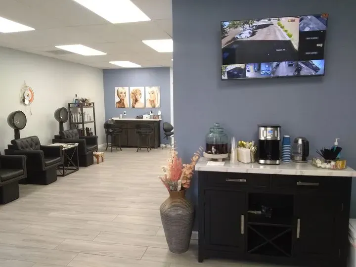 https://cdn.salonspotlight.com/photos/H93PwY5QYoNjRKQtqGwK/dcac4b84-fc1d-4df8-b54e-6a2eb1318854_720x720