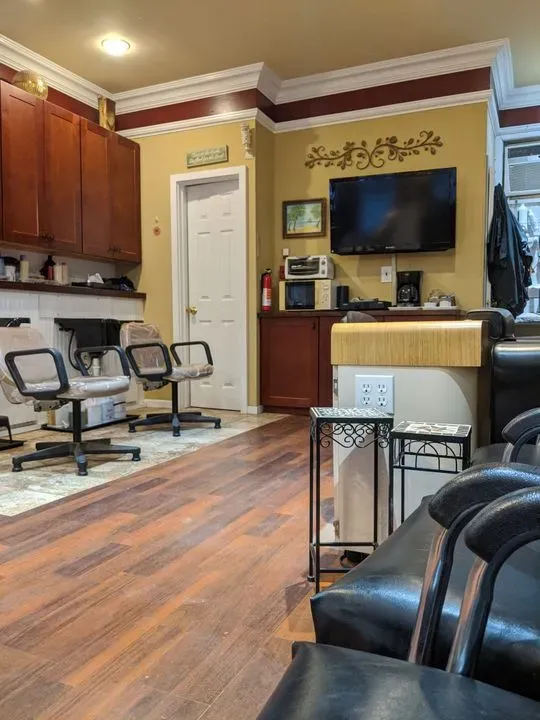 https://cdn.salonspotlight.com/photos/HBOkNs07mtyn5HJgfOv7/6e469cb5-f377-4956-9076-e857989e32fe_720x720