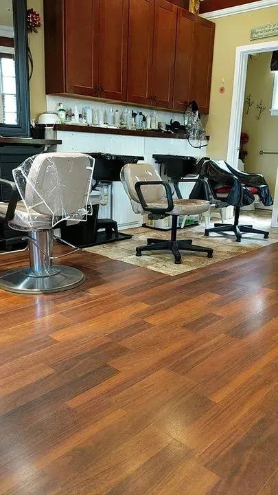 https://cdn.salonspotlight.com/photos/HBOkNs07mtyn5HJgfOv7/99b390ca-3487-4945-8574-7ab1195cc6ba_720x720