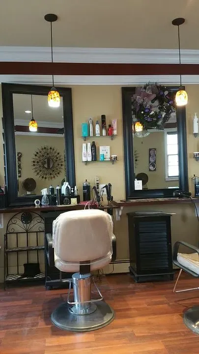 https://cdn.salonspotlight.com/photos/HBOkNs07mtyn5HJgfOv7/eaadb64f-bc84-44aa-b28d-66b760c4d36a_720x720