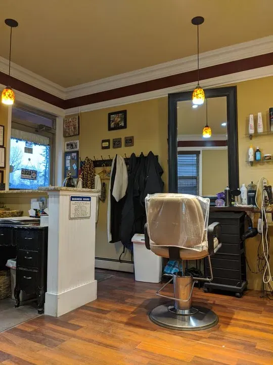 https://cdn.salonspotlight.com/photos/HBOkNs07mtyn5HJgfOv7/ffd9cf85-7608-4030-854f-824ef8a26803_720x720